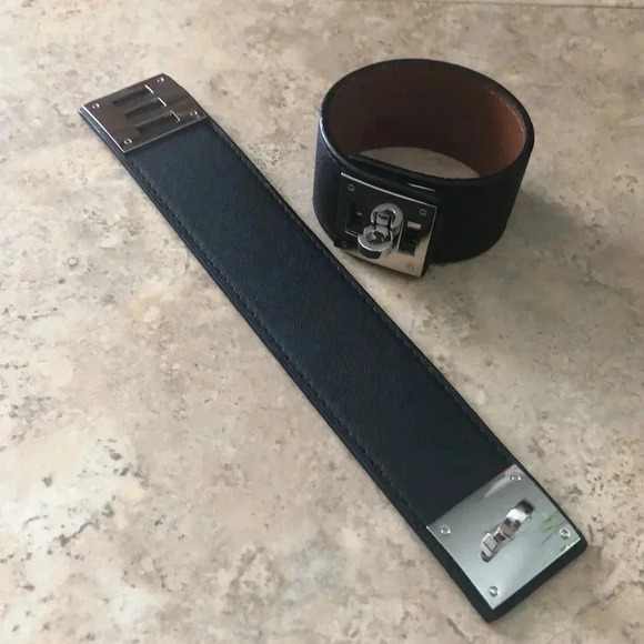 Vegan Leather Twist Lock Bracelet - Picture 2 of 5